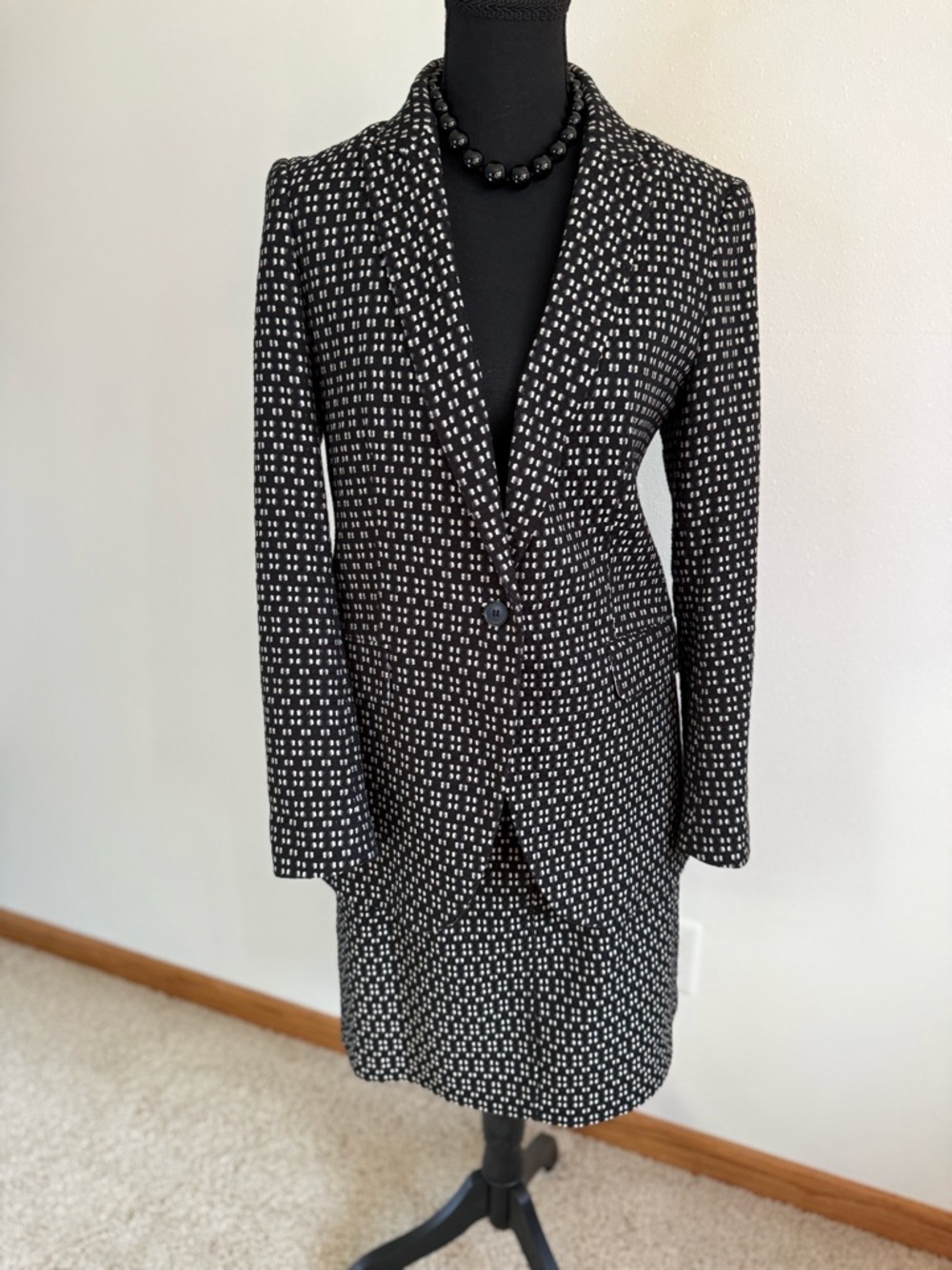 Anne Klein Black Ivory Skirt Suit Set Blazer 6 Skirt 8 Career Workwear